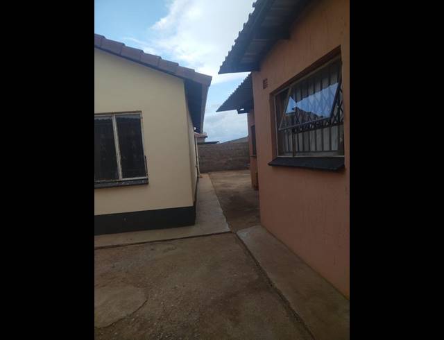 3 BEDROOM HOUSE FOR SALE IN PROTEA GLEN EXT